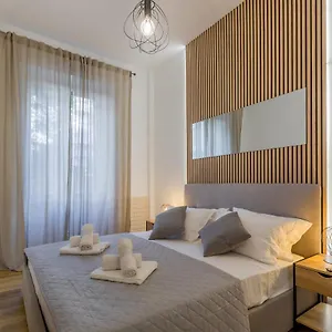  Appartamento Imperium House - Con Giardino Privato, 3 Minuti Da Metro Piazza Bologna, A-c, Italia